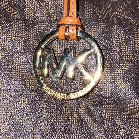 Michael Kors Signature Jet Set Drawstring Bag - Picture 6 of 7